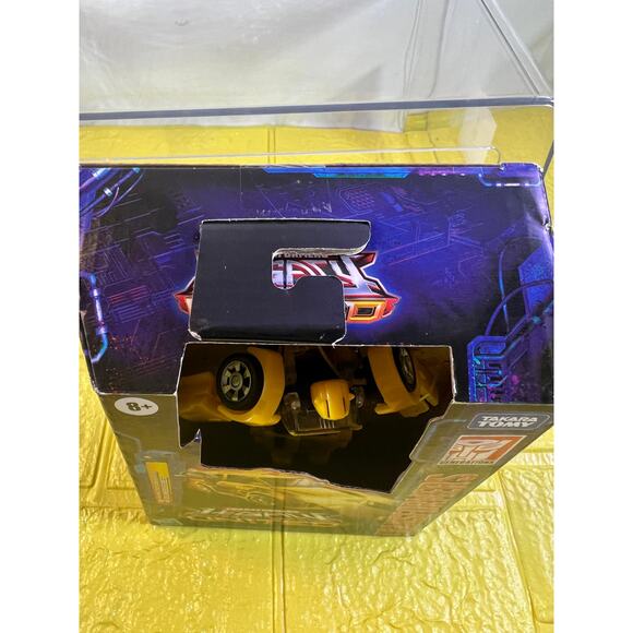 NEW Transformer Legacy United Deluxe Class Animated Universe Bumblebee - Picture 6 of 7